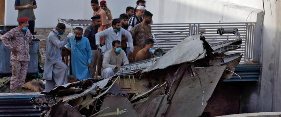 Наши молитвы — с пострадавшими в авиакатастрофе в Пакистане и их близкими