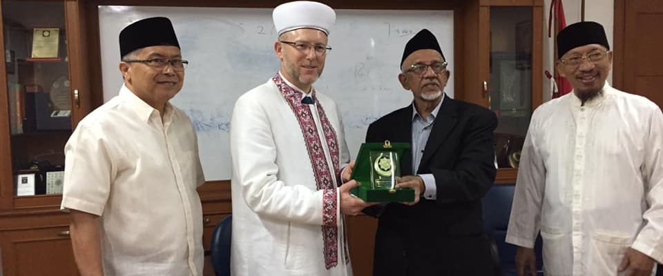 Mufti Said Ismagilov Lectures Students of Indonesian University on Islam in Ukraine — in Arabic
